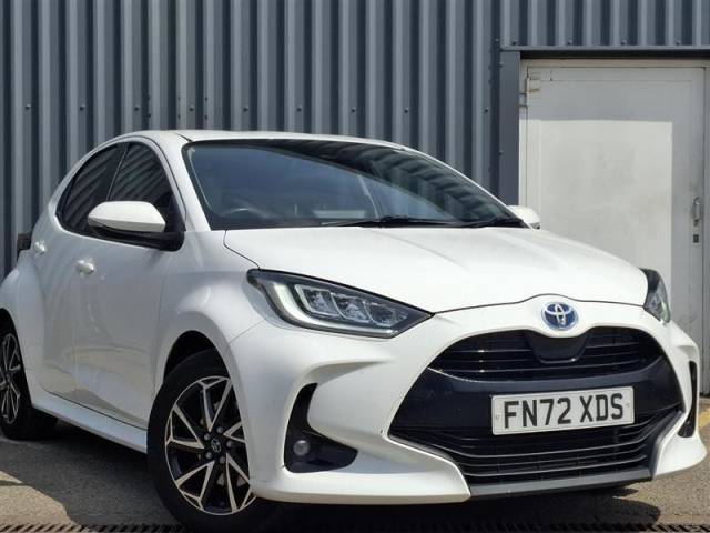 Toyota Yaris 1.5 Hybrid Design 5dr CVT Hatchback Petrol/Electric Hybrid WHITE
